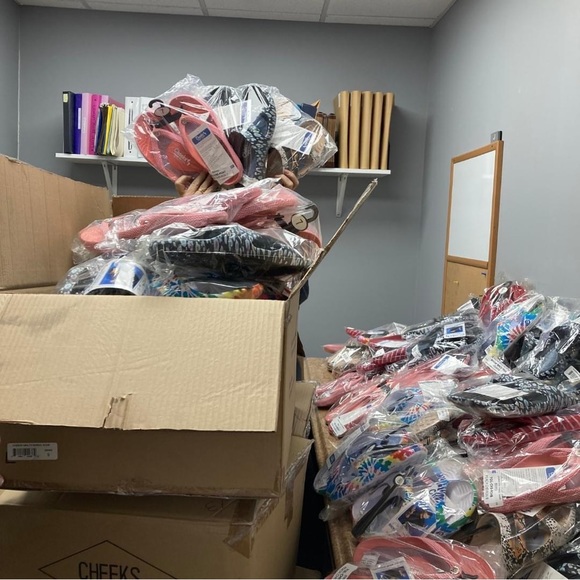 Cheeks Flip Flops and Sandals sizes 6 to 10!! Brand New - Picture 3 of 4